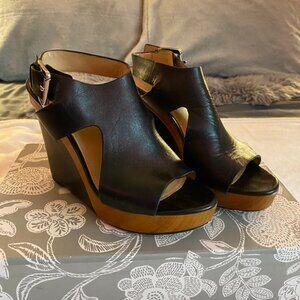 Michael Kors Buckle wedge sandals black leather tan wooden stacked heel 7.5